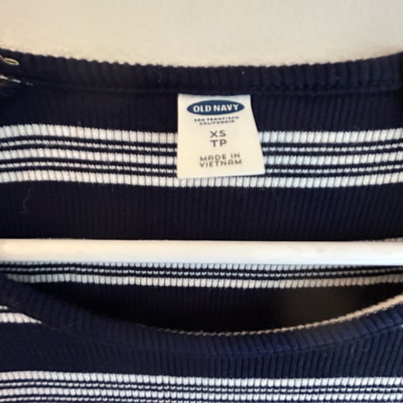 Old Navy- Loose tee shirt style dress, striped white and navy blue - Picture 2 of 2